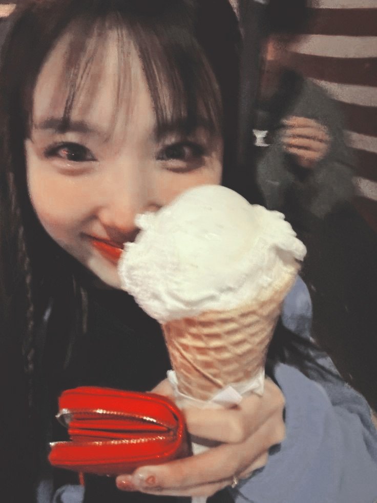 ㅤㅤㅤㅤㅤㅤㅤㅤㅤㅤㅤㅤㅤㅤ  ⠀⠀⠀⠀

𝖰𝗎𝖺𝗅 𝗏𝗂𝖻𝖾 𝖾𝗎 𝗉𝖺𝗌𝗌𝗈? 𝖯𝗋𝗂𝗆𝖾𝗂𝗋𝗈 𝖺𝗆𝗈𝗋 , 𝗇𝖺𝗆𝗈𝗋𝖺𝖽𝖺 𝗈𝗎 𝖾𝗌𝗉𝗈𝗌𝖺 𝗍𝗋𝗈𝖿𝖾𝗎?  

⠀⠀⠀⠀⠀