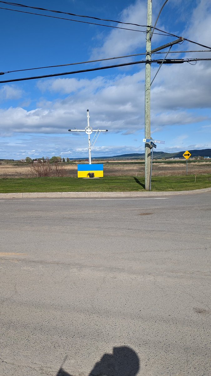 ArsenSenishin's tweet photo. Every day, wherever I am, I see how people show their support. It is so important for us, it means a lot for Ukraine. One of these photos 
#canada
#trip
#journey
#bikes
#support
#nomorewar 
#loveconquresall https://t.co/m1A56I8HKd