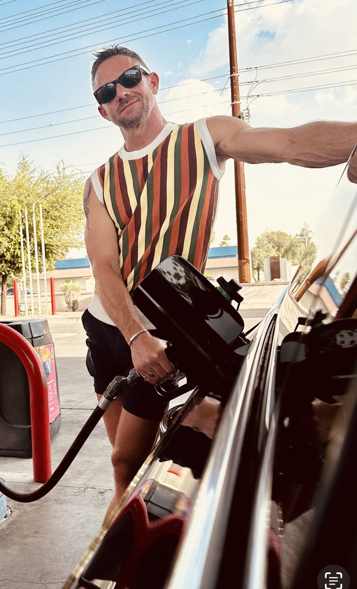 Retweet if you want daddy to fill your tank
