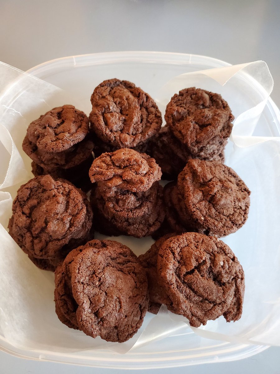 Caffeinatedfwog's tweet photo. #bakebakebake https://t.co/SxbZzf56AK