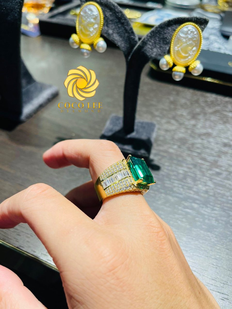 Metaverse66666's tweet photo. 🟢 NGỌC LỤC BẢO - NỮ HOÀNG CỦA CÁC LOẠI ĐÁ QUÝ

———💎 𝕮𝖔𝕮𝖔 𝕷𝖊𝖊 𝕯𝖎𝖆𝖒𝖔𝖓𝖉 💎———
📍Địa chỉ: 42 Quang Trung , P Thống Nhất , BMT
☎️Hotline cửa hàng : 084 371 5678
𝓒ả𝓶 ơ𝓷 𝓿à 𝓣𝓻â𝓷 𝓣𝓻ọ𝓷𝓰

#COCOLEEDIAMOND #42QuangTrungBMT  #Diamond #jewelry https://t.co/M7pB3hLZbF