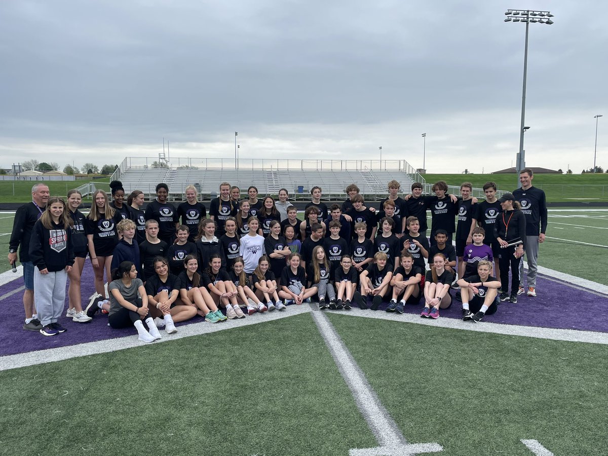 Jimin01_'s tweet photo. Love seeing my kids compete.  Track and softball weekend.  I’ve always told my kids, find your  passion.  Try new things.  Meet new people.  You can’t find a passion without trying. https://t.co/WXp5VgriUZ