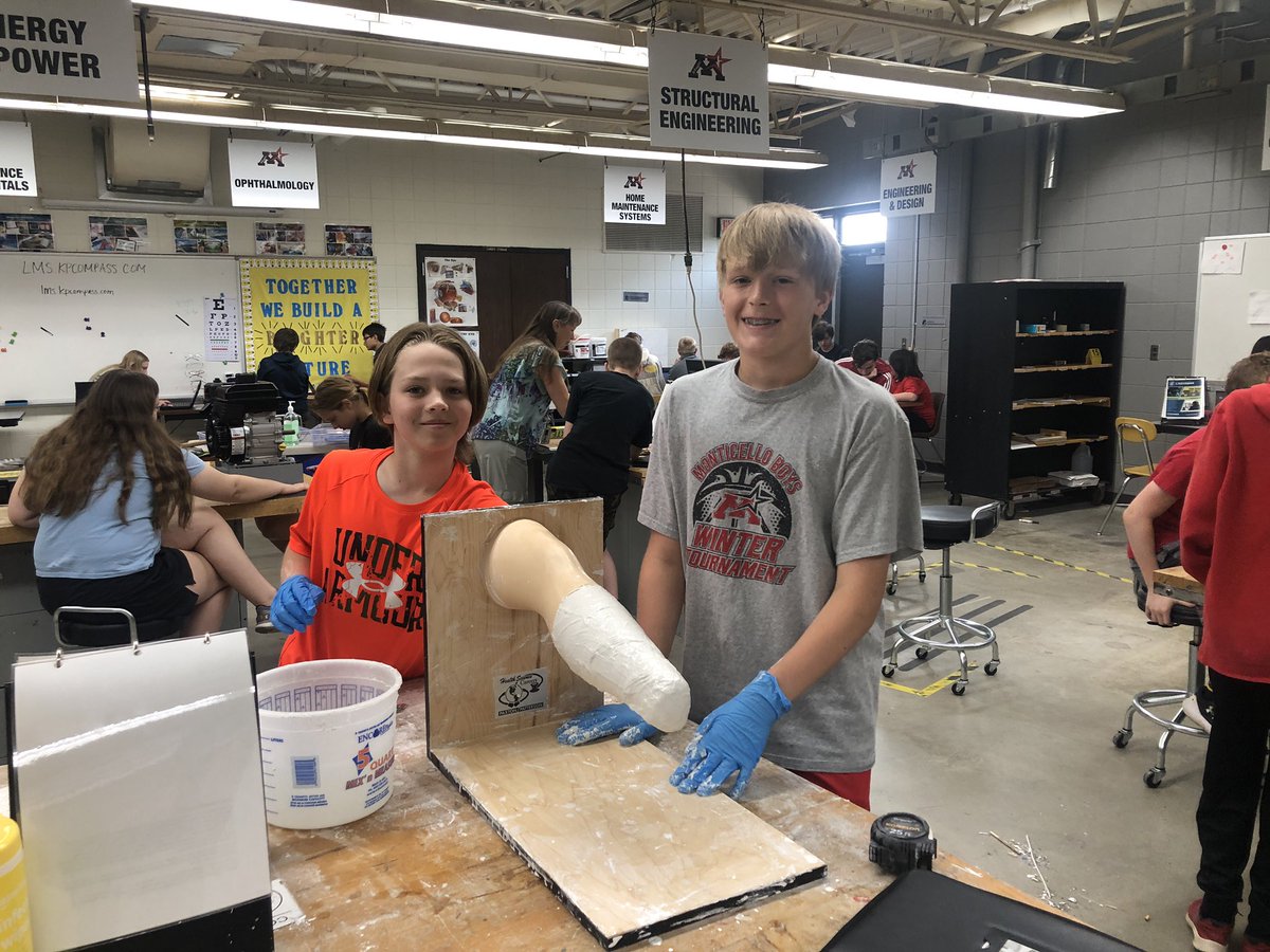STEMLabMMS's tweet photo. Biomed, Medical Imaging, Criminalistics, Structural Engineering. Just another day in the lab! 🥼🥽🩻🌉 #montimagic  #stem #stemeducation #teachersfollowteachers #teachertwitter #stemlab #handsonlearning #iteachmiddleschool @ISD882 @PaxPatLearning https://t.co/de1Y3Snvuw