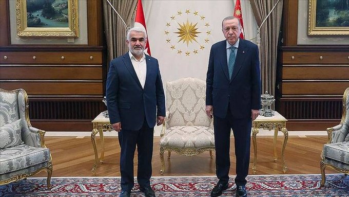solcugazete's tweet photo. AKP’nin ittifak ortaklarından HÜDA PAR'ın dört adayından üçü, AKP listelerinden TBMM’ye girmeye hak kazandı. https://t.co/6NgKHl2o0I