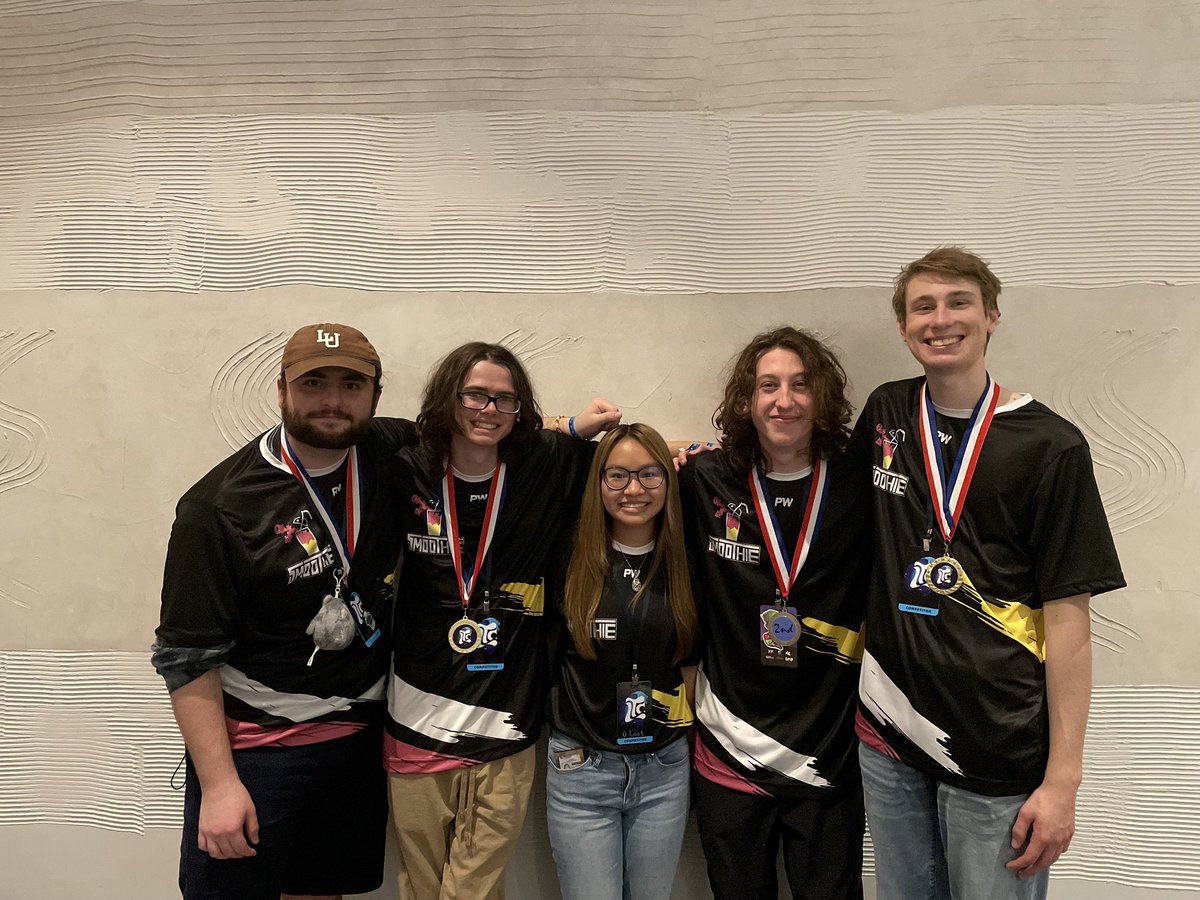smoothiespl's tweet photo. Smoothie got 🥈 place at LTC! 😼

@Booples2 - dced on lan 🤔
@Hiyah_yes - denji irl ⛓️🪚🧍‍♂️
@balloon_splt - threw up 3 times during top cut 🤮🤮🤮
@TheHappyInkling - rm scorch….🤡
@lost_ly - came out of hiatus for this🐐

GGs to everyone we played! Results Below: https://t.co/gzDyb4Vsn8