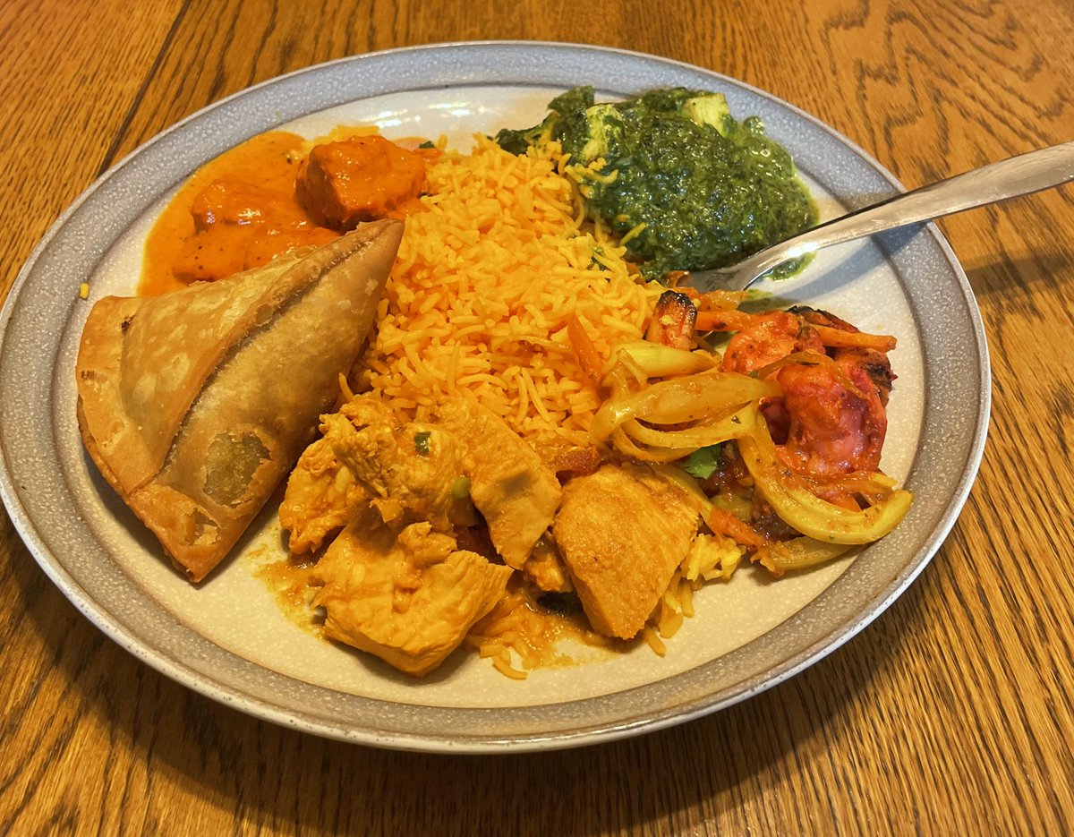 I. Love. Indian food!
#ChickenTikkaMasala #SaagPaneer #Curry #Samosas