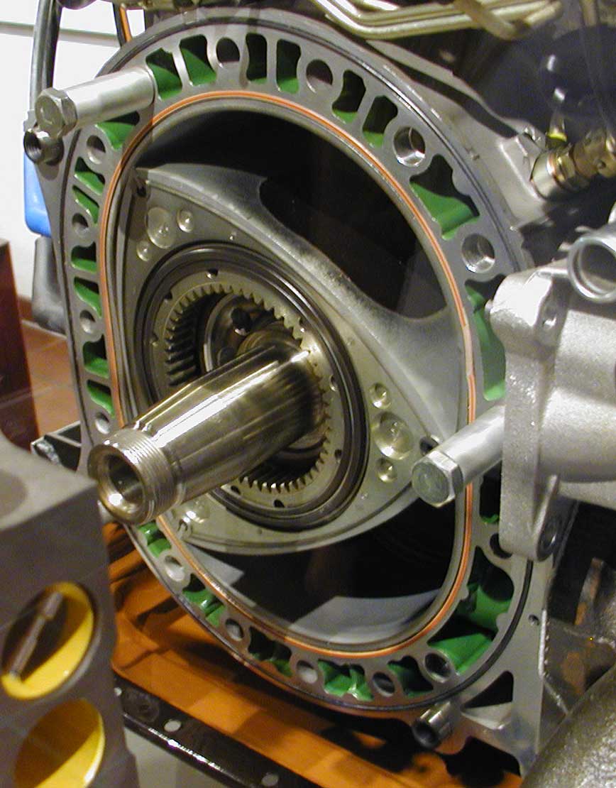 JohnRMoffitt's tweet photo. Why does your design seem like the older Wankel engine?
My understanding is that the Wankel didn't succeed in cars because seals failed too early and failure to properly lubricate the shaft. Did you fix these problems?
#XEngine
@StevenDJBaumann
@Drstevenhobbs https://t.co/2AsQgl2GIZ