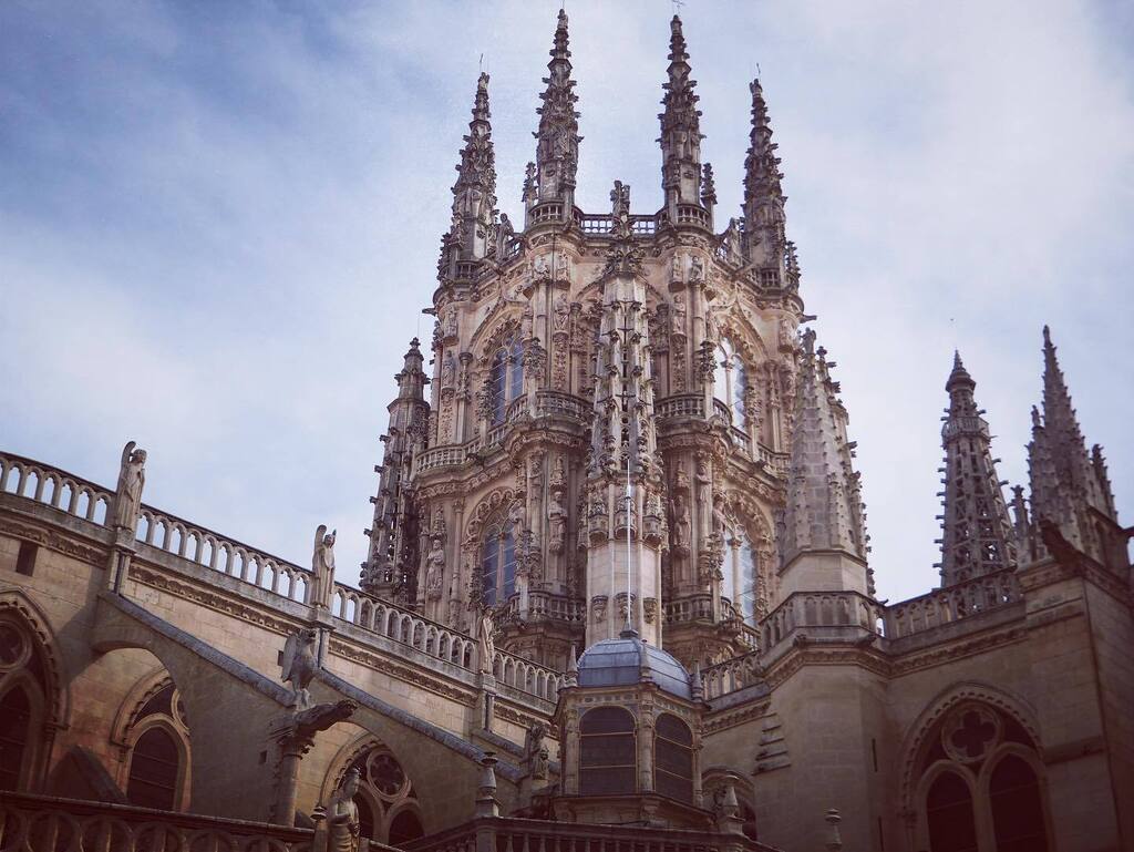 Stunning Burgos cathedral.
#burgos #spain 
.
.
.
.
#beforecorona #europe #travel #travelgram #travelphotography #travelphoto #traveleurope #backpackingeurope #backpacker #japanesevagabond #globetrotter #minimalisttravel #roundtheworld #travelaroundthewor… instagr.am/p/CsP1wZ1yNjT/