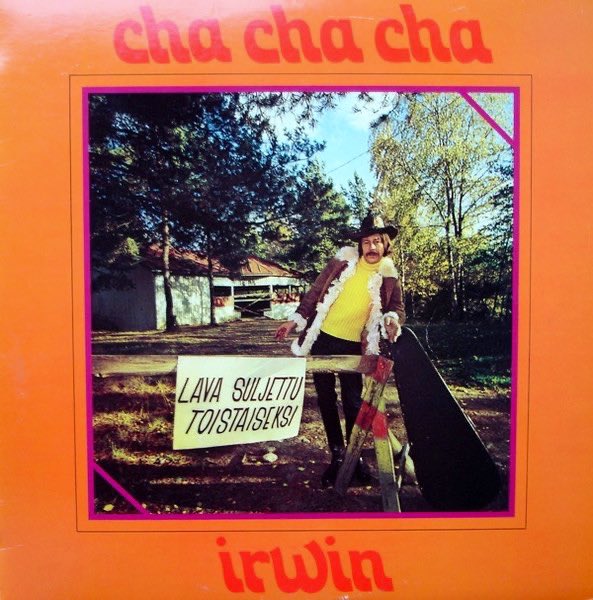 Lapsi: Isi, minäkin haluan meille Cha cha chan.

Isi: Meillä on jo Cha cha cha kotona.

Kotona: