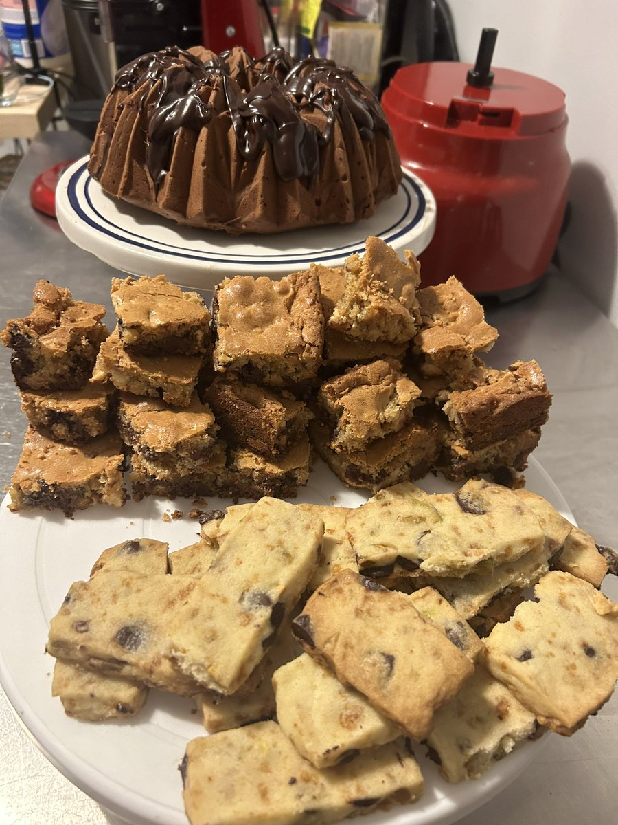 LumplingLaura's tweet image. I mean…I think I outdid myself on this stuff. Chocolate espresso Bundt cake, almond flour blondies, and orange, pistachio &amp;amp; chocolate shortbread.