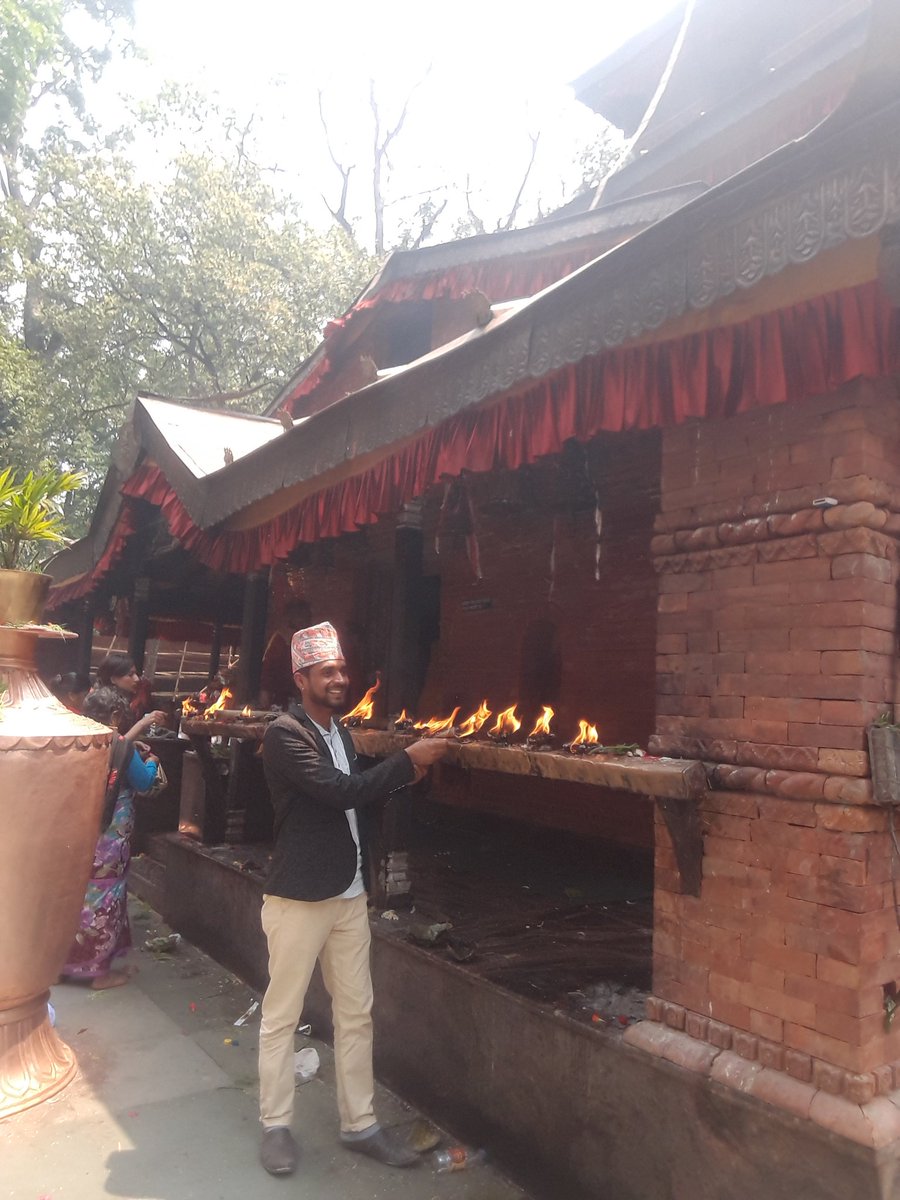 साथमा दियो जलाउनी को  मान्छेको कमि महसुस गर्दै😂