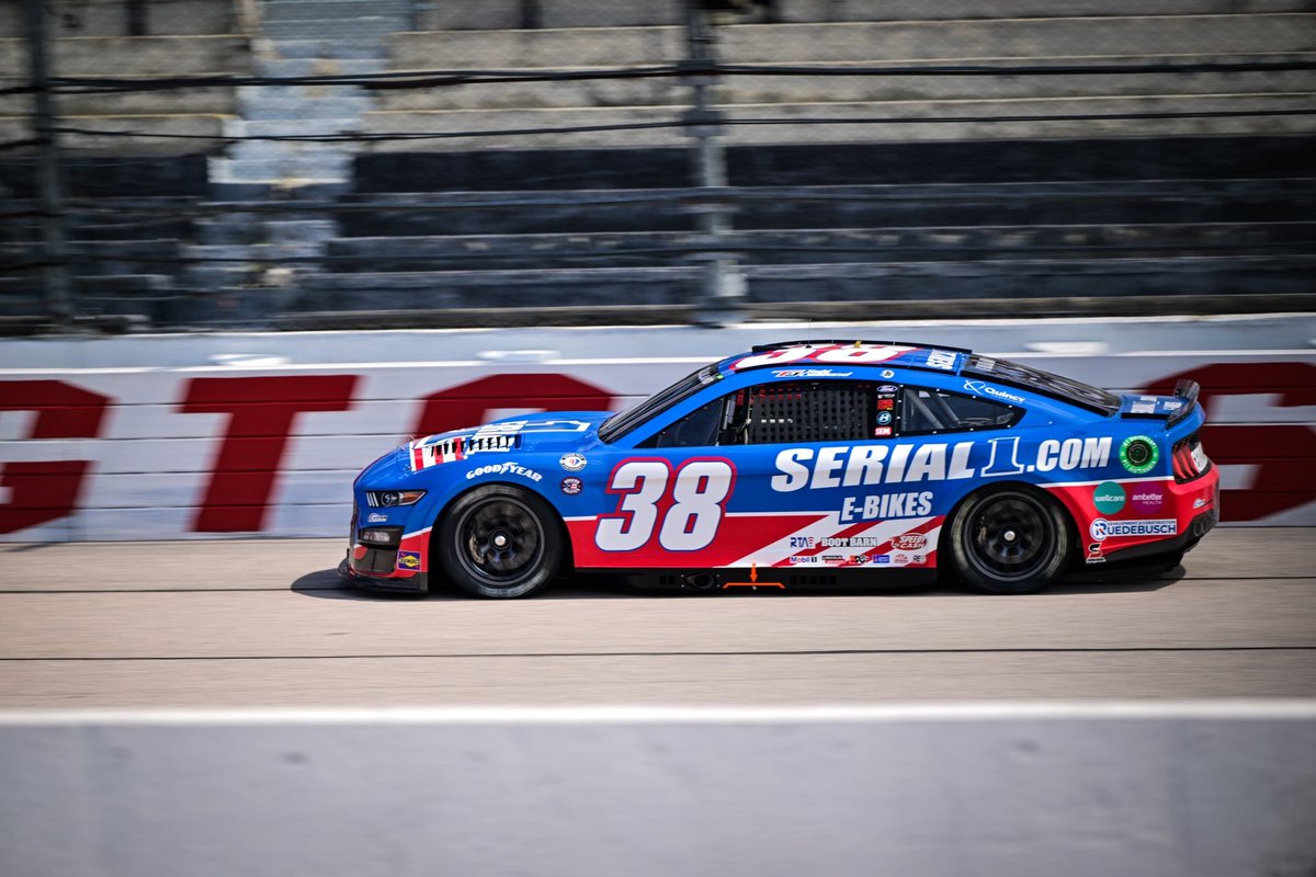 Solido domingo para @ToddGilliland_  que finalizo en la 11va posición en @TooToughToTame.

Luego de clasificar 24to, el piloto del @Team_FRM tuvo un domingo discreto donde ayudado por las banderas amarillas se quedó a las puertas de su 5to Top 10.

#NASCAR75 #Goodyear400