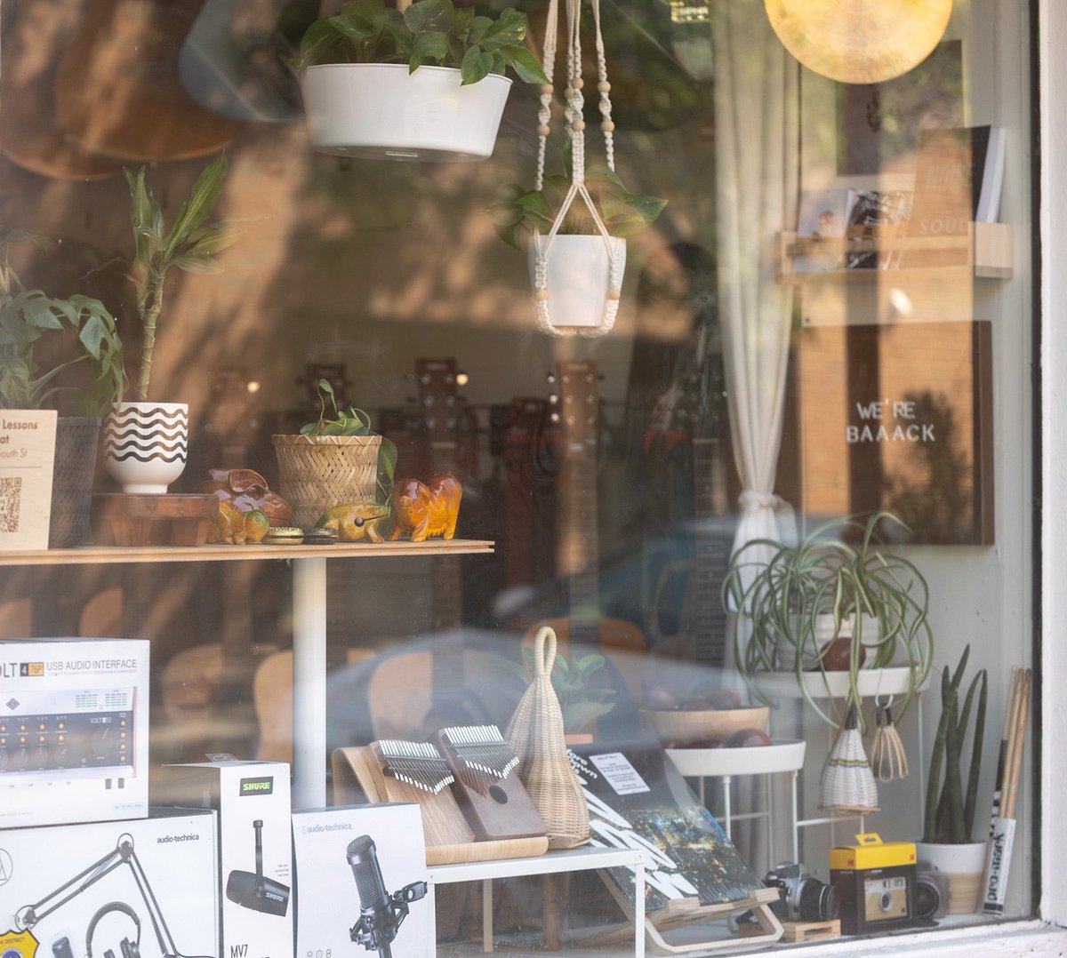 BridgeSetSound's tweet image. Window shopping