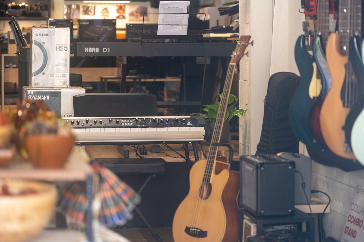 BridgeSetSound's tweet image. Window shopping