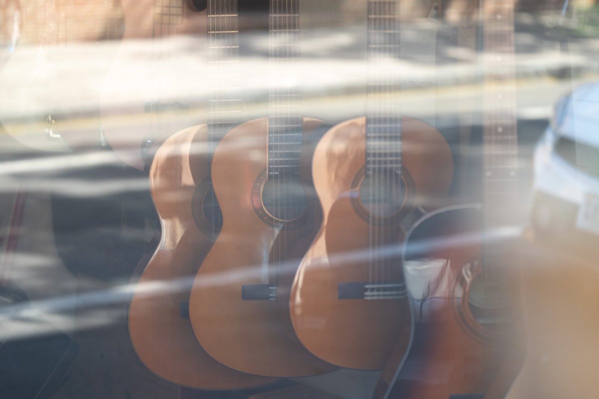 BridgeSetSound's tweet image. Window shopping