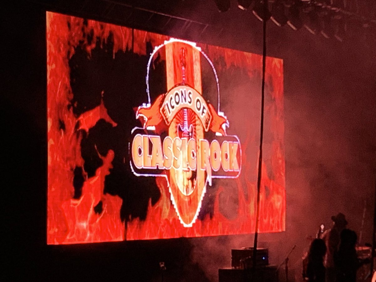 alberto_turismo's tweet photo. @Icons_Of_Rock que gran concierto en la @ArenaCdMexico @PaulShortino #FranCosmo #DaveEvans #AlexLigertwood #JohnnyEdwards #WalyPalmer #ArandarPresenta https://t.co/YSNdtNTH5D