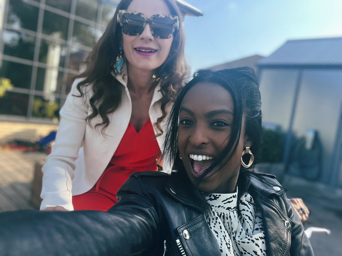 Sahra_Josephine's tweet image. On my way to the Copenhagen Democracy Summit @AoDemocracies #CDS2023 with precious cargo 💚🍎💚 #obamaleaders #canopylab #sodanish