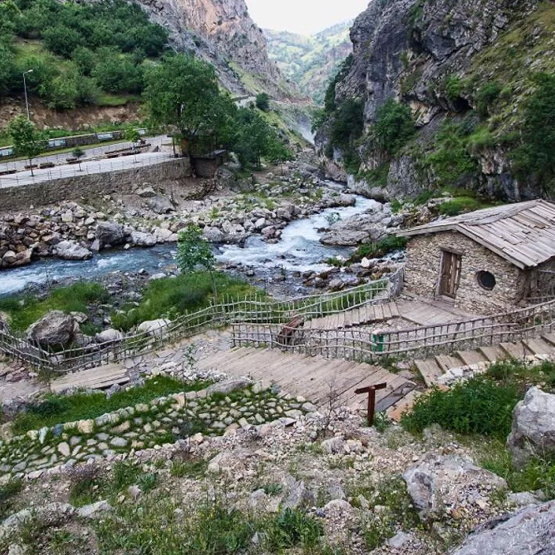 ✨ Aladağlar Milli Parkı, Niğde'de yer alan doğal güzelliklerle dolu bir milli park. Park, gölleri, şelaleleri, ormanları ve zirveleri ile ünlü. Ayrıca parkta dağ tırmanışı, yürüyüş ve kamp yapılabiliyor. Görmeye gidelim mi?
#AladağlarMilliParkı #Niğde #DoğaParkı