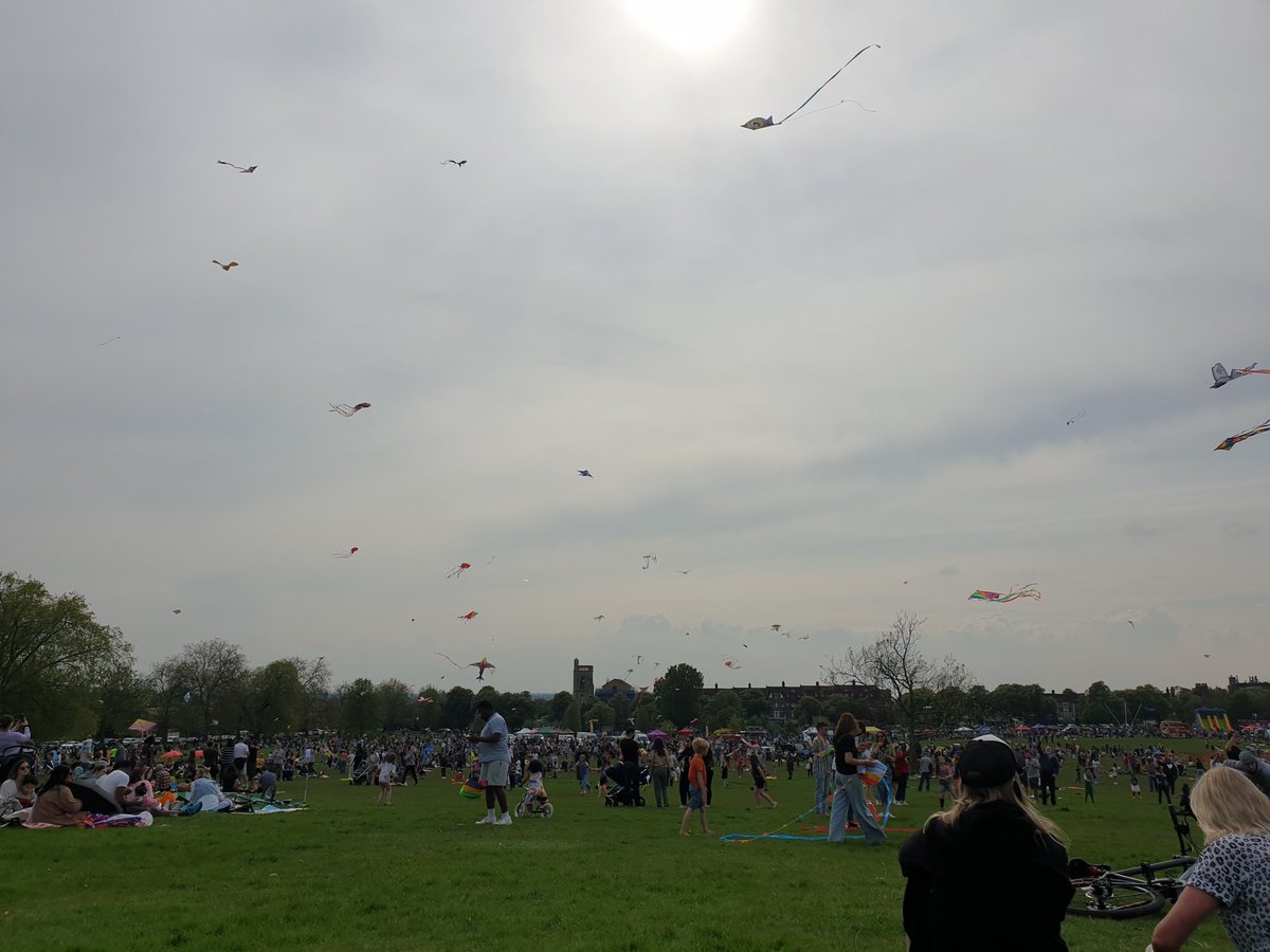RohanChindooroy's tweet photo. Streatham #KiteDay, thanks @rookery100 #streathamkiteday https://t.co/C5wjM2ndbb