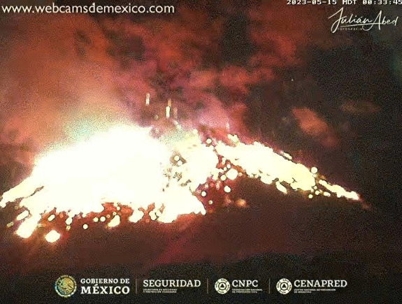 webcamsdemexico's tweet photo. 🌋 Explosión del #Volcán #Popocatépetl a las 00:33 hrs.
Vista: San Nicolás de los Ranchos, #Puebla.
🚦 Alerta Volcánica: #AmarilloFase2.
🚷 Respeta el radio de exclusión de 12 km.
Vía: @jabed1.
https://t.co/yujvR2IFRE https://t.co/ZxZF3sJIiz
