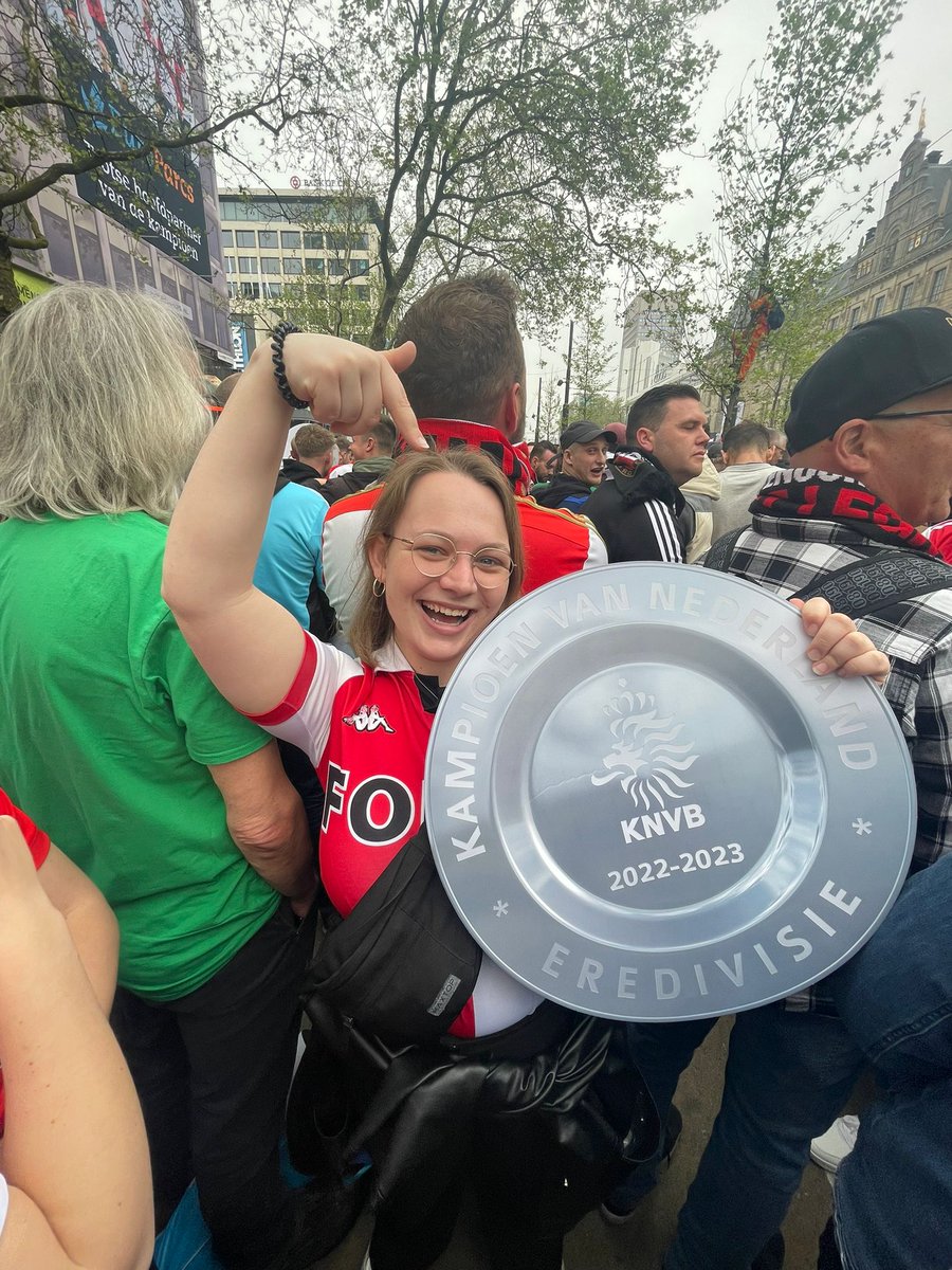 sunfl0werliv's tweet image. zijn we 🔴⚪️  #Feyenoord #Coolsingel