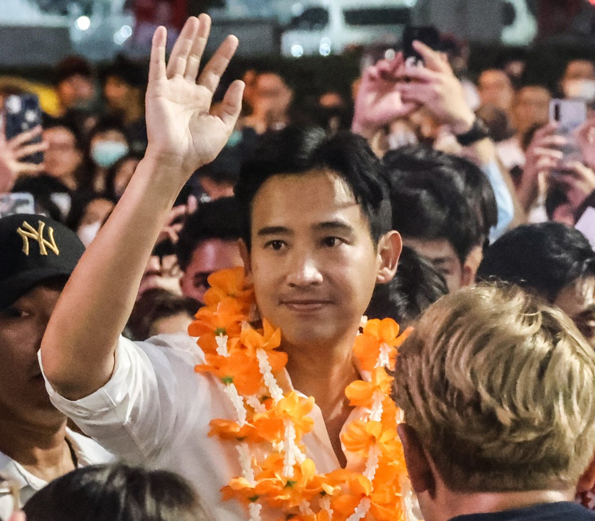 မြန်မာနိုင်ငံမှ စစ်အာဏာသိမ်းမှု အရေးကို ဖြေရှင်းရန် အမေရိကန် Burma Act အပါ အဝင် နိုင်ငံတကာနှင့်ပူးပေါင်းမည်ဟု ထိုင်းရွေးကောက်ပွဲ အနိုင်ရ Move Forward Party ပါတီခေါင်းဆောင်ပြော
read more->yktnews.com/2023/05/%e1%80…