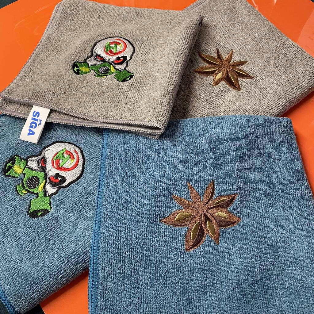 Embroidered microfibre cloths, bags and beanies are among of a lot of products that we embroider for @flavour_and_fire to accompany their hot sauce brand.

#embroideredclothing #workwear #hotsauce #brandedproducts instagr.am/p/CsQWe8LpWts/