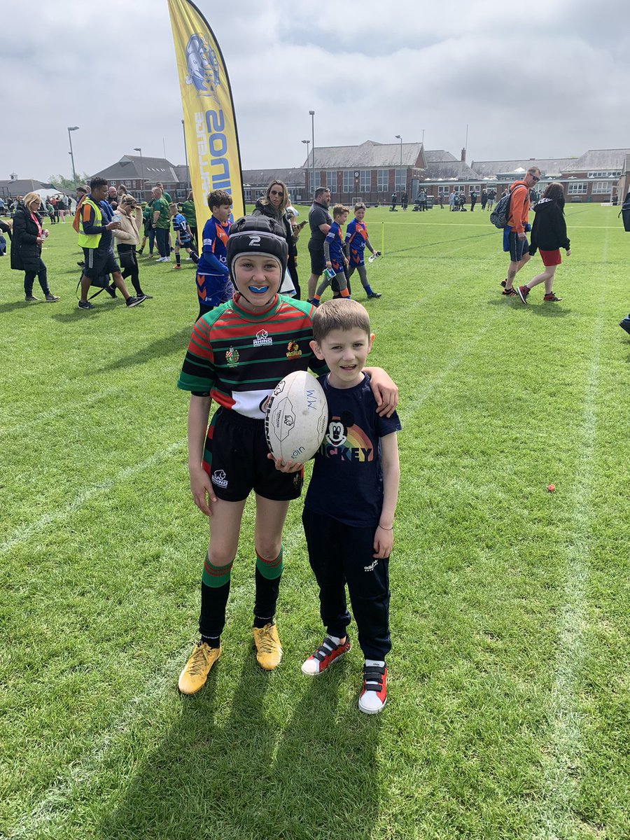 Poppy was lucky to have a special fan this weekend at the <a href="/RhinosChallenge/">RhinosChallenge</a> brave Harry has just finished a year of chemo. She has been training hard for the 5km Race for Life in June. Please sponsor her if you can. fundraise.cancerresearchuk.org/page/poppys-ra…