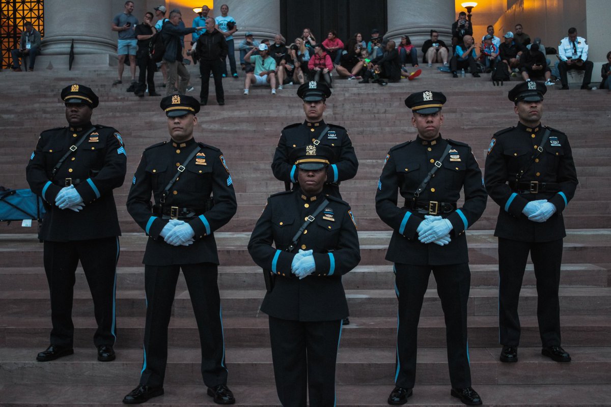 “When a police officer is killed, it's not an agency that loses an officer, it's an entire nation.' - Chris Cosgriff

#PPD #PoliceWeek #NationalPoliceWeek #HonorTheFallen #WashingtonDC #CeremonialUnit #HonorGuard