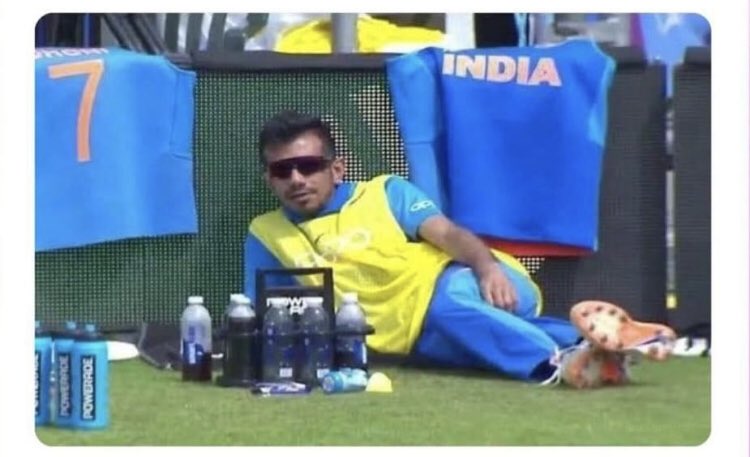WtfTakeiteasy's tweet photo. Shipwala who came for vacation watching working employee crying every Monday https://t.co/MIxDcIKTx8