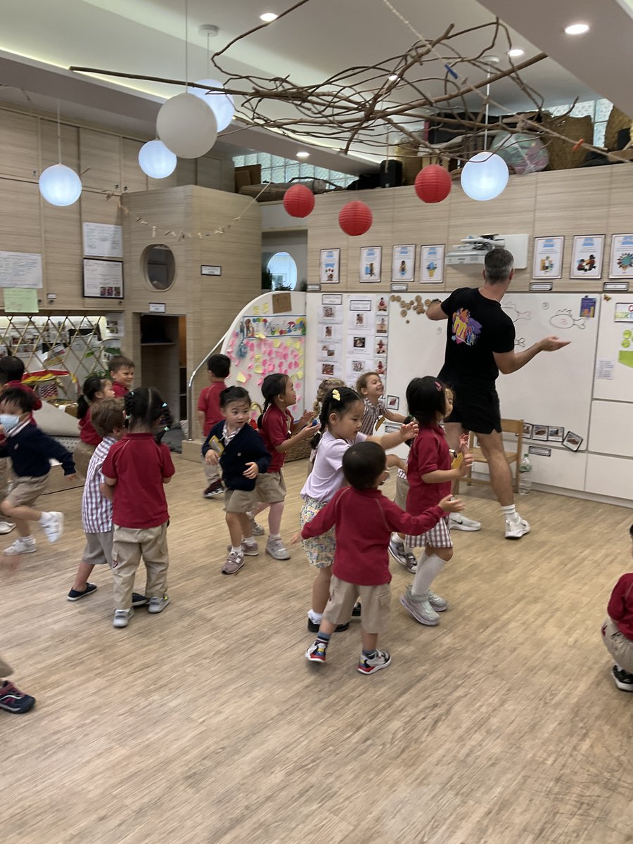 ESFAbacus's tweet photo. We had so much fun with Josh from https://t.co/gevbf468UL who came into help us explore how we can express our feelings through movement and dance. #getmoving #earlydancers https://t.co/Y4hkT02A8m