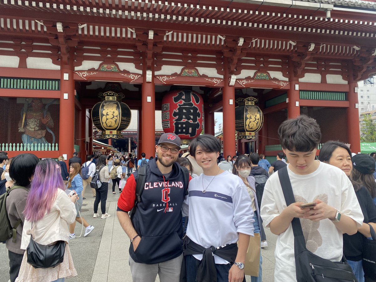 KENT_Akane's tweet photo. 昨日はドイツ時代のチームメイトが東京に出張で来ていたので、観光案内してきました！
「WBCで、日本の応援スタイルを気にいったドイツ人多いよ！」とのこと、雨も気にならないくらいの楽しい時間で最高でした！！ https://t.co/XzQzswBbRy
