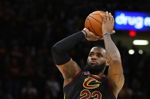 BGK617's tweet photo. LeBron James Hits Game-Winning Buzzer Beater Against Pacers https://t.co/kyNrQMn3Ad https://t.co/zVhaWDqHcU