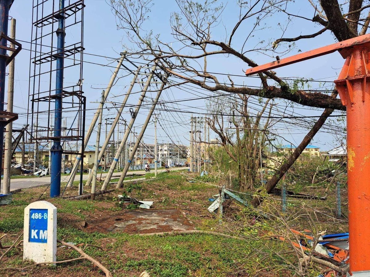 MizzimaNews's tweet photo. #Myanmar port city of #Sittwe cut off in #CycloneMocha aftermath | https://t.co/9cfJ225XwG https://t.co/d4iwszFigg