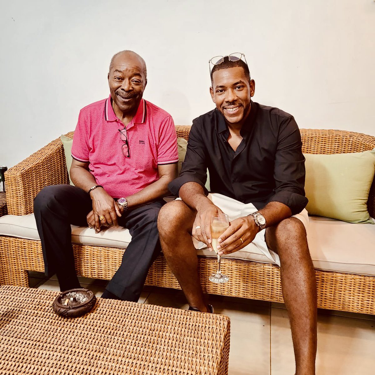 Nouvelle semaine.
Mon papa a 70 ans aujourd’hui, est heureux et en bonne santé. 
Le reste - tout le reste - n’est que futilité… 
Dieu merci 🙏🏾. 
#MyHero