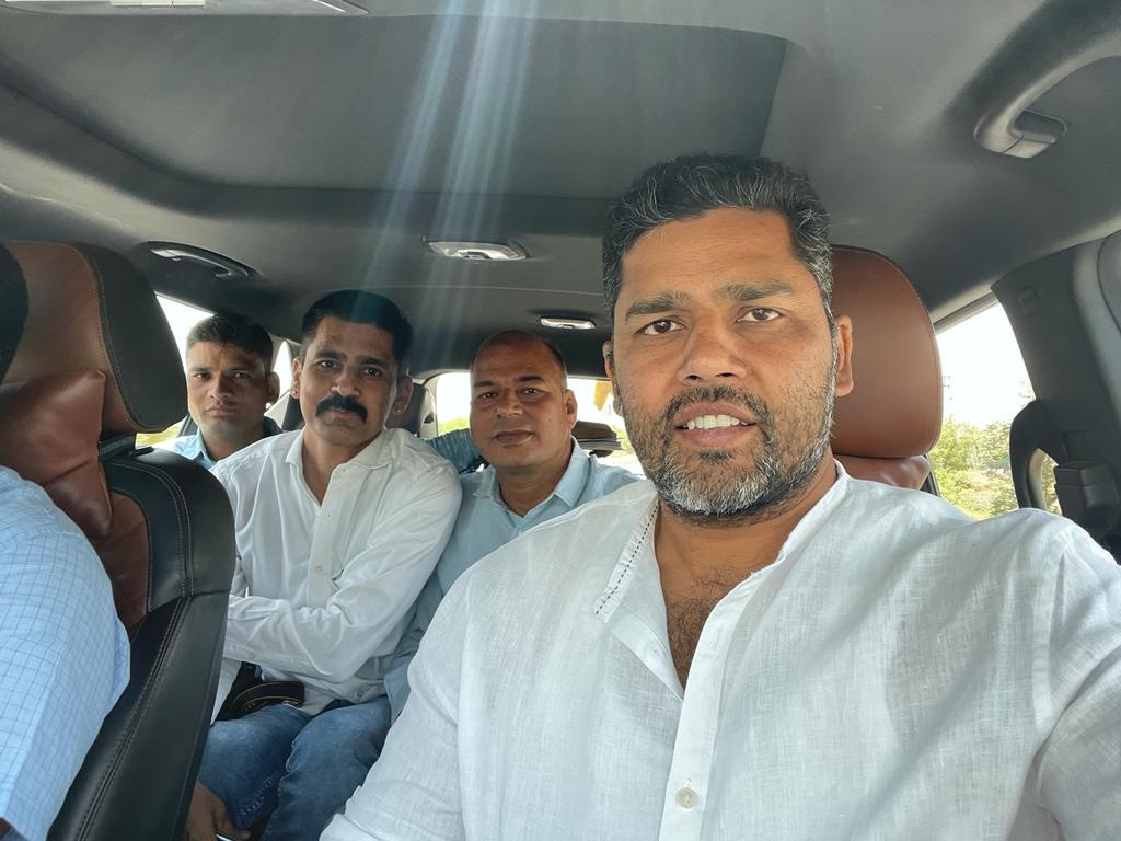 AshokChandnaINC's tweet photo. On the way to #Kota
seemlya stadium inauguration. https://t.co/fVJcsjeoD6