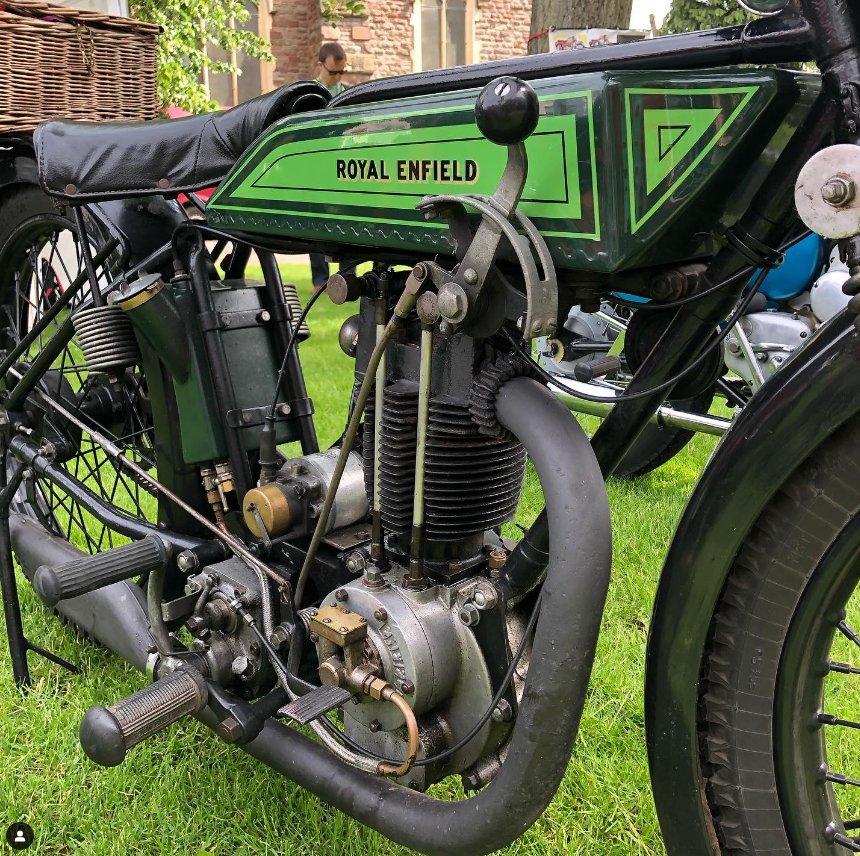Spotted! A 350cc Royal Enfield from 1927 📸Displaying the impressive engineering capabilities of Royal Enfield from such a long time ago 🙌
#royalenfield #enfield #redditch #motorcycle #engineering #engine #1920s #england #madeinengland #vintagemotorcycle #classic #riding #350s
