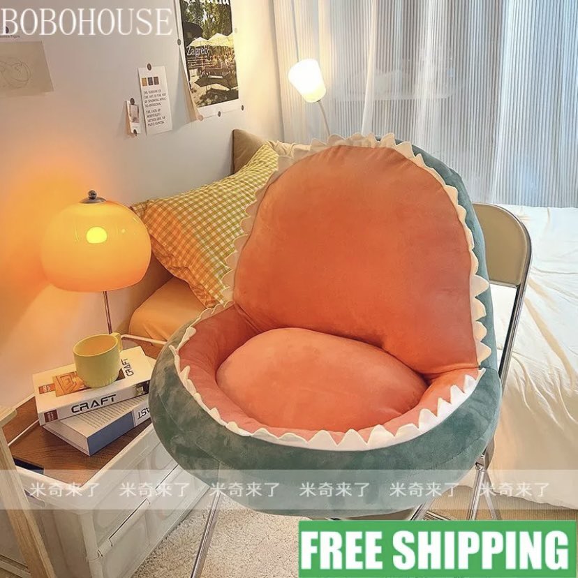 ShopeeMY's tweet photo. Alahaiiii cutenyaaaa la shark cushion ni 🥺❤️ Dah la besaaar pastu fluffyyyy!!! 

https://t.co/bOwu7CtGWP 

#ShopeeMY https://t.co/ve1YSTxgko