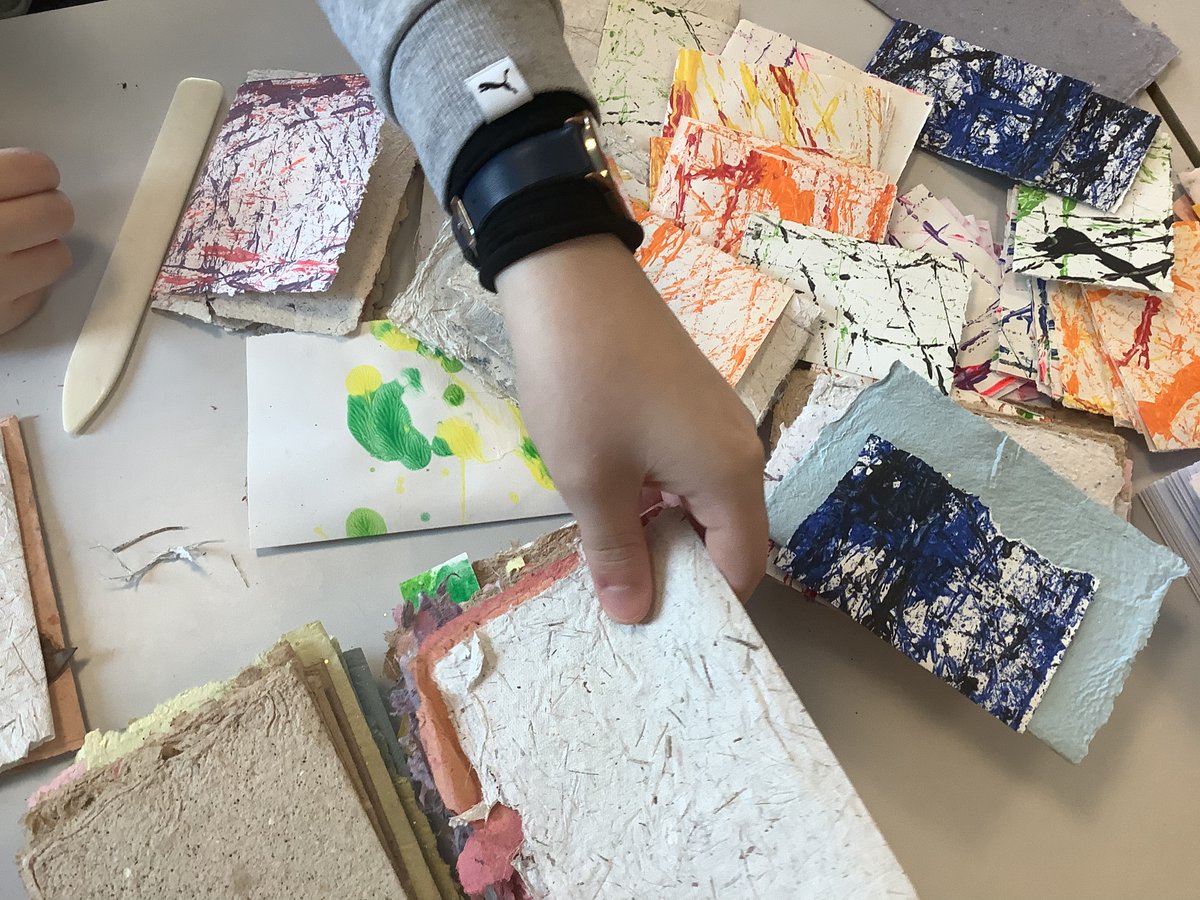 MadeAtHighshore's tweet photo. 13L have been using ribbons, threads and cords for a variety of bindings to match the wide variety of colours and textures of the papers they are using to make journals and books.
#experimentalbookbinding #papercrafts #handmadeathighshore https://t.co/tNdvfzPIQt