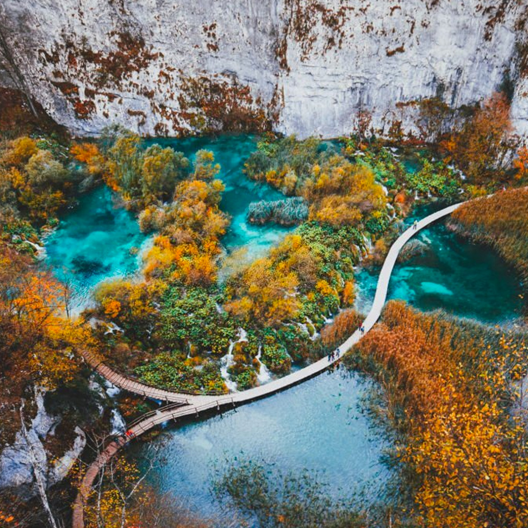✨ Plitvice Gölleri Milli Parkı, kristal berraklığındaki gölleri, şelaleleri ve doğal manzaraları ile ünlü bir doğal güzellik. Görmeye gidelim mi?
#Hırvatistan #PlitviceGölleriMilliParkı #DoğalGüzellik