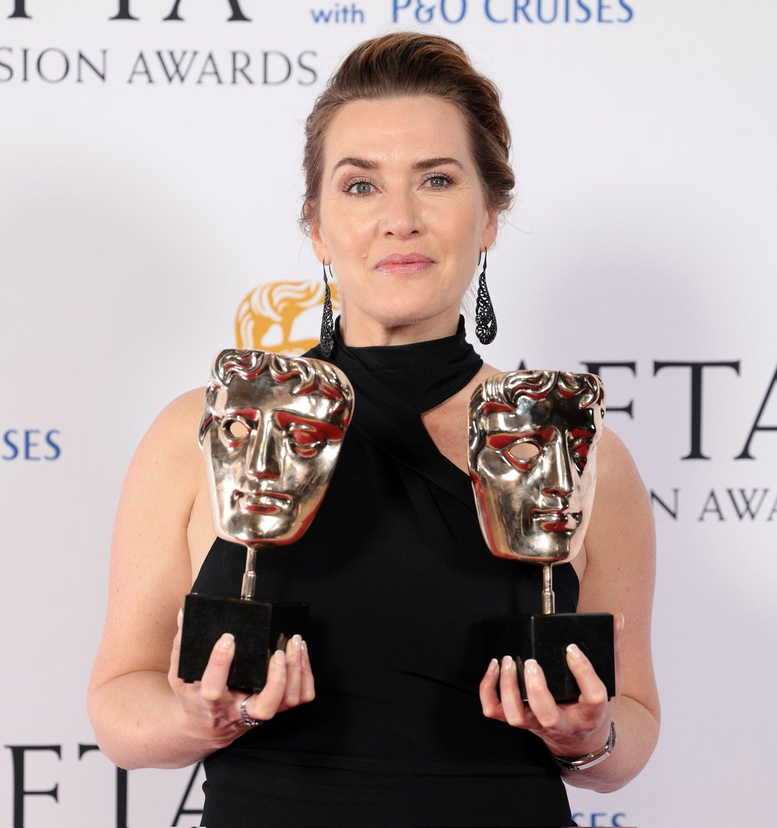 WinsletArmy's tweet image. Congratulations on your 4th &amp;amp; 5th BAFTA Awards for Leading Actress in I AM RUTH Kate 💜 

I love you and I am so proud of you 🎈🎉 

You and Mia look absolutely stunning 🥰🌼

#katewinslet #miathreapleton #baftaawards #iamruth 

@BAFTA @Lisa_Eldridge 💜