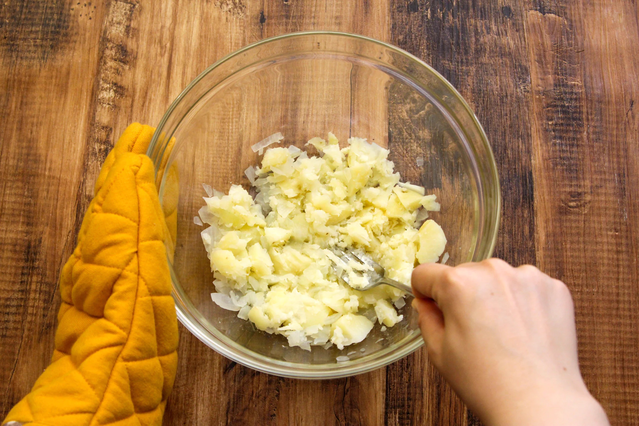 梅干しと大葉でサッパリ！暑い季節に食べる『ポテサラ』ならこれ一択！