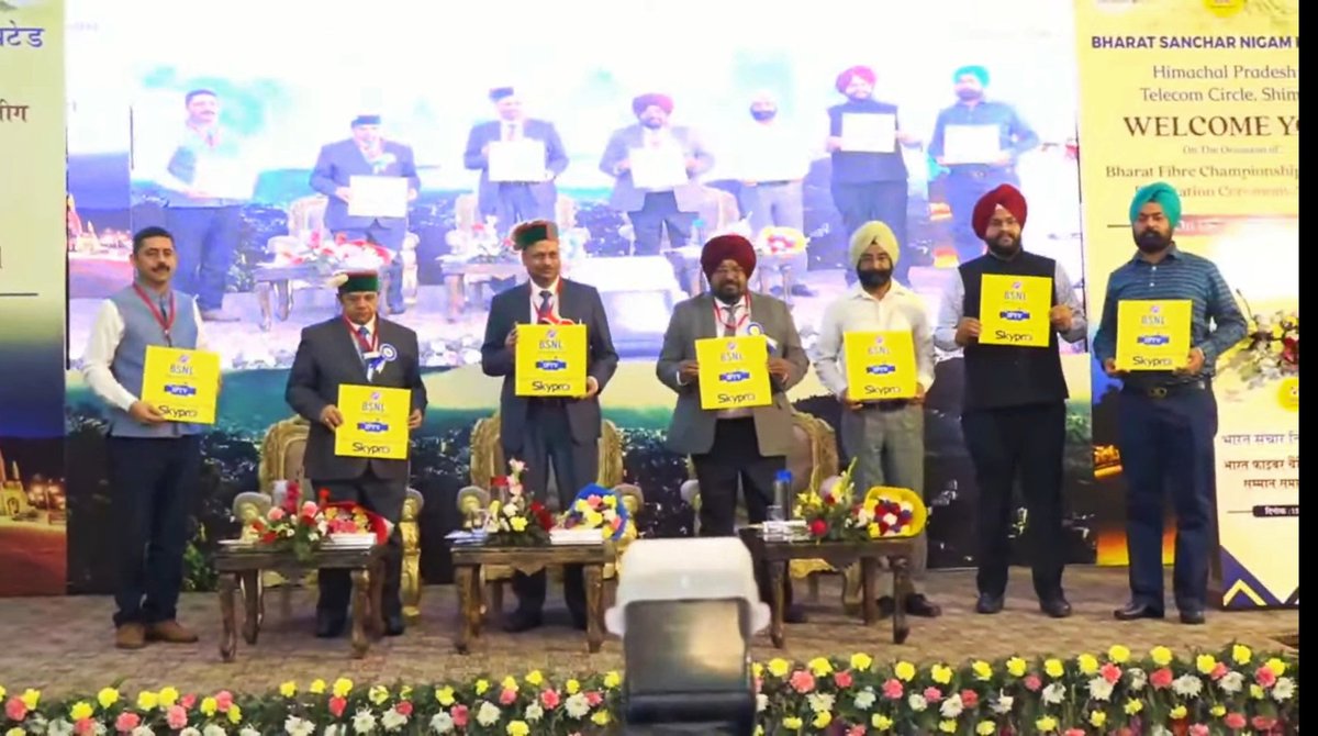 sneachq's tweet photo. @BSNL_ka_Bandhan @BSNLCorporate @CMDBSNL @VivekBanzal Honb'le @CMDBSNL launched IPTV on BSNL Fiber Broadband today in Inauguration event at Shimla.
Now FTTH users of @BSNLCorporate can watch TV Channels at the most affordable cost in India. https://t.co/eMNR3I6Lof