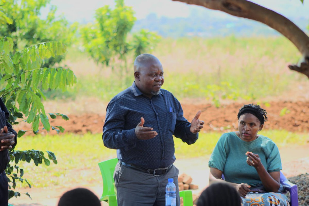 WycliffeSA's tweet photo. Boni and the team share highlights from a worship service they attended at one of the local churches in Milange.

#Wycliffe #WycliffeSA #Bibletranslation #Milange #Marenje #Worshipservice #Godineverylanguage #Fittofourish https://t.co/yqEkgL017k
