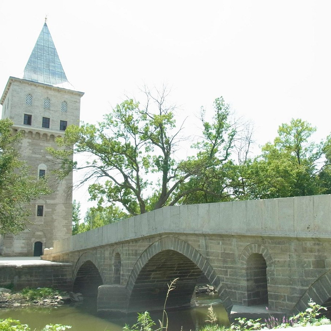 ✨Osmanlı İmparatorluğu döneminde yapılan Edirne Adalet Kasrı, sadece padişahlar için kullanılan bir konaklama yeriydi. Şimdi ise burada Osmanlı tarihini ve mimarisini keşfedebilirsin. Görmeye gidelim mi?
#Edirne #AdaletKasrı #OsmanlıMimari