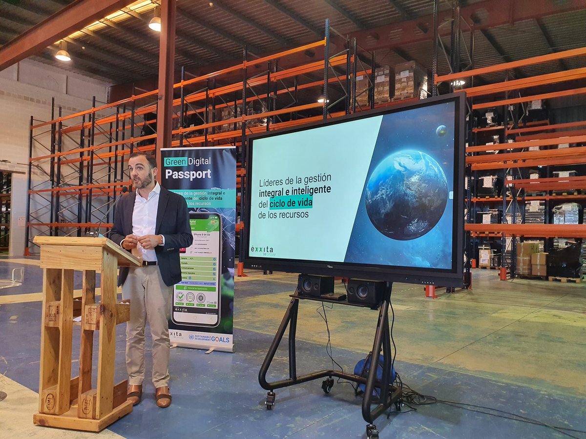 Este viernes acogimos la Comisión de #EconomíaCircular de <a href="/CesurEdelSur/">CESUR</a> en la que tuvimos como invitada a DG. de Sostenibilidad Ambiental y Cambio Climático de <a href="/AndaluciaJunta/">Junta de Andalucía</a>, <a href="/marlosanchis/">Maria López Sanchís</a> señalando las claves de una ley puntera como #LECA. Gracias a todos
 #RevoluciónVerde♻️🌍