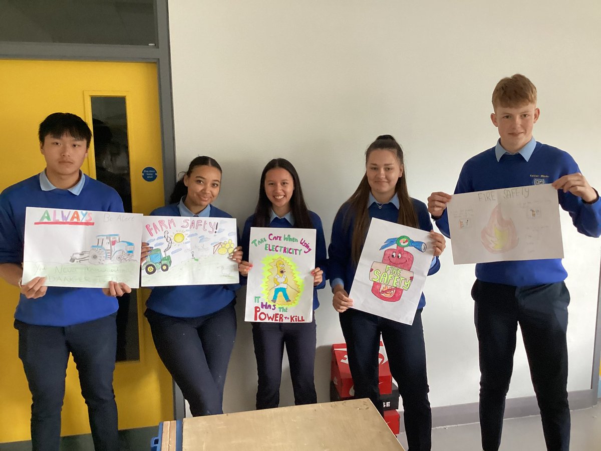 ColaisteB's tweet photo. TY health and safety class discussing safe working conditions last week and how they vary around the world! This links to SDG8, 9 and 10! @Take1_Programme https://t.co/k87tdB8u6P