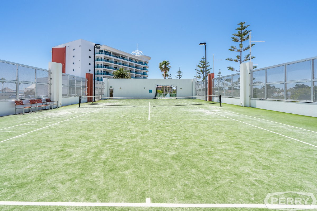 PerryMandurah's tweet photo. An incredible top-floor apartment, quality décor &amp; resort facilities including a tennis court &amp; infinity pool both overlooking Town Beach. Set right in the heart of Mandurah's Ocean Marina. For more info visit https://t.co/CmtMKVa3AV or call Barry Mitting direct on 0414 475 607 https://t.co/mFRyZ97GvF