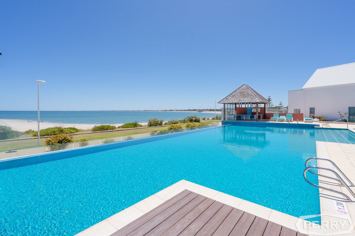 PerryMandurah's tweet photo. An incredible top-floor apartment, quality décor &amp; resort facilities including a tennis court &amp; infinity pool both overlooking Town Beach. Set right in the heart of Mandurah's Ocean Marina. For more info visit https://t.co/CmtMKVa3AV or call Barry Mitting direct on 0414 475 607 https://t.co/mFRyZ97GvF