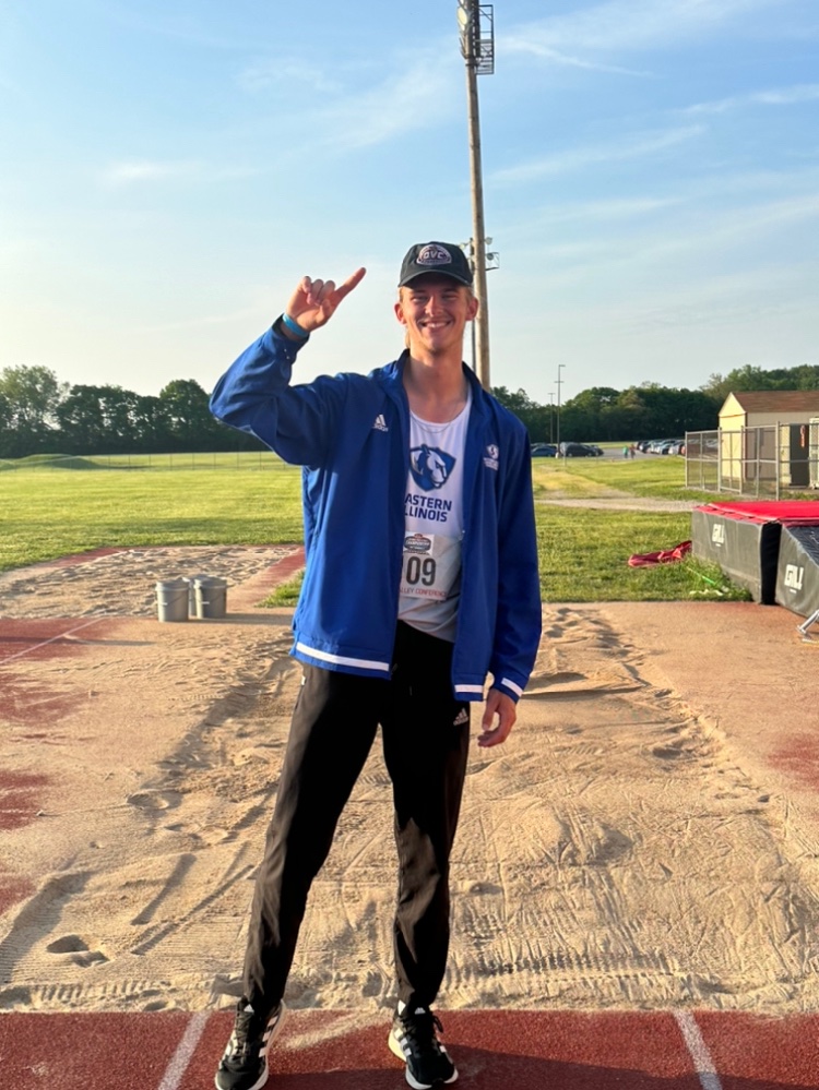 🚨School Record Alert🚨 
Ramsey Hunt jumped a lifetime best of 7.96m (26’1.5”) at OVC Championships, improving his own EIU school record!!🔥
School Record ✅
Ranked #6 in West Region ✅
Ranked #12 in NCAA ✅
#36 in World this Season ✅
#EIUTF  #BleedBlue
